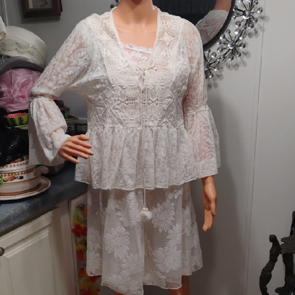 Elegant White Lace Dress